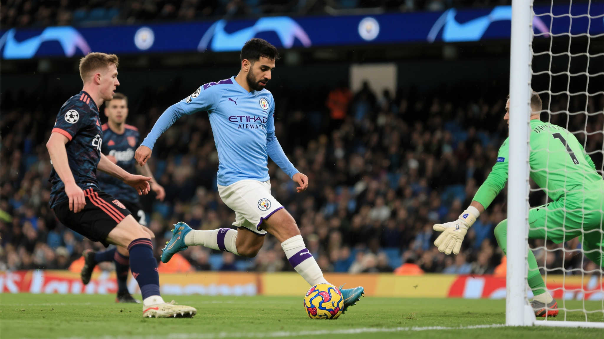 小力胜大力！京多安巧妙扣球搓射破门，曼城1-0占先